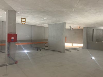 Izdajem parking mesto u zgradi-PO
