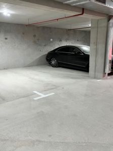 Izdajem garazno mesto nova zgrada