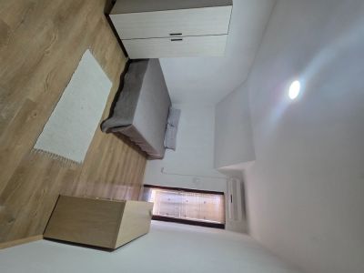 Izdaje se dvorisni stan