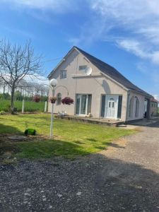 Na prodaju kuća sa velikim placem blizu