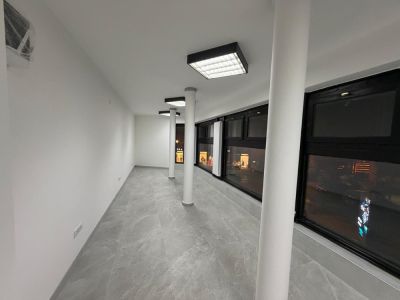 IZDAJE SE LOKAL - T. C. BARILI 52M2