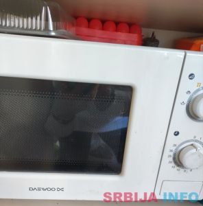 Prodajem sledeće stvari veoma povoljno 