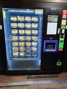 Prodajem vending mašinu TCN
