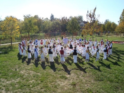 Udruzenje ˝Veliko kolo˝ je folklorno...