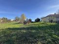 Prodajem plac sa kućom pored škole,