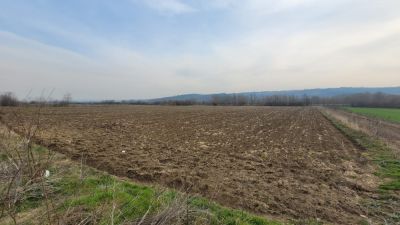 Parcela 1.8hektara (visokonaponska struja)