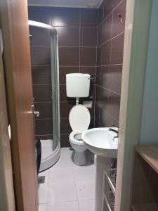 Izdajem namestenu garsonjeru