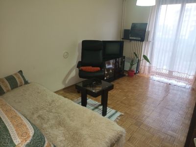 Soba u centru u konfornoj zgradi