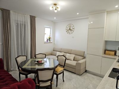Izdaje se apartman u centru stobreca-hrv
