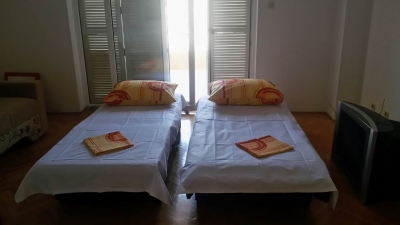 MAKARSKA-ISTOK-Izdavanje dvosobnog stana