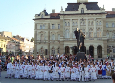 Udruzenje ˝Veliko kolo˝ je folklorno...