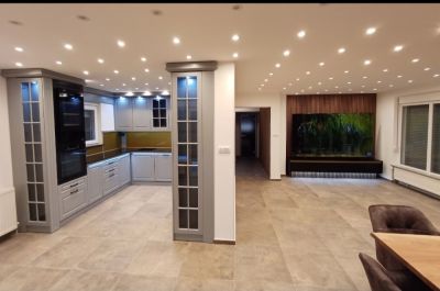 Radnik u proizvodnji i montazi namestaja